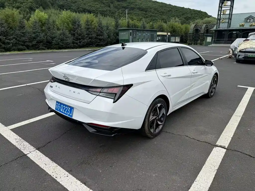 Hyundai Elantra 2023