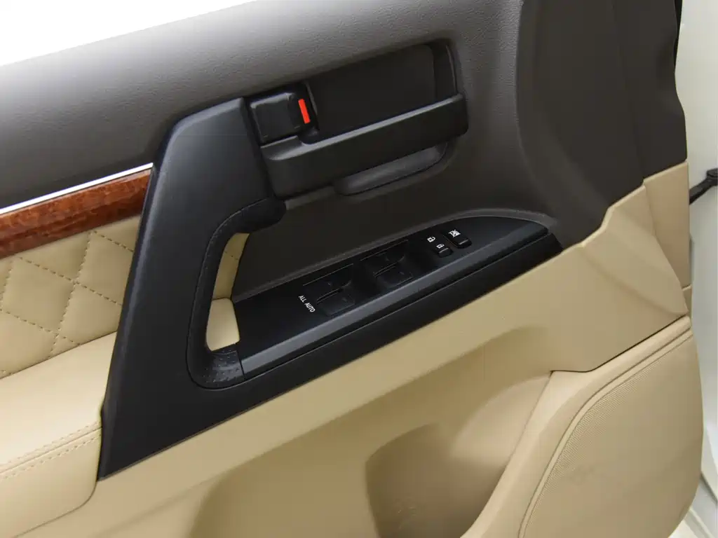 Toyota Land Cruiser 2015 — фото 11