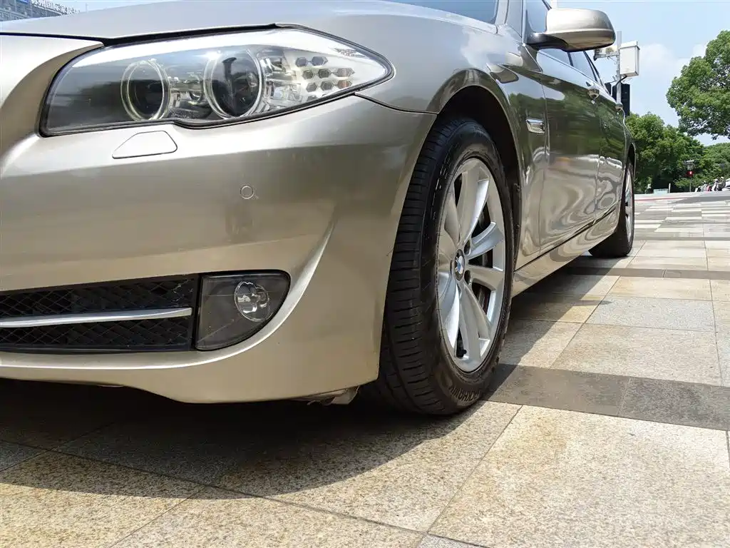 BMW 5 Series 2011 — фото 11