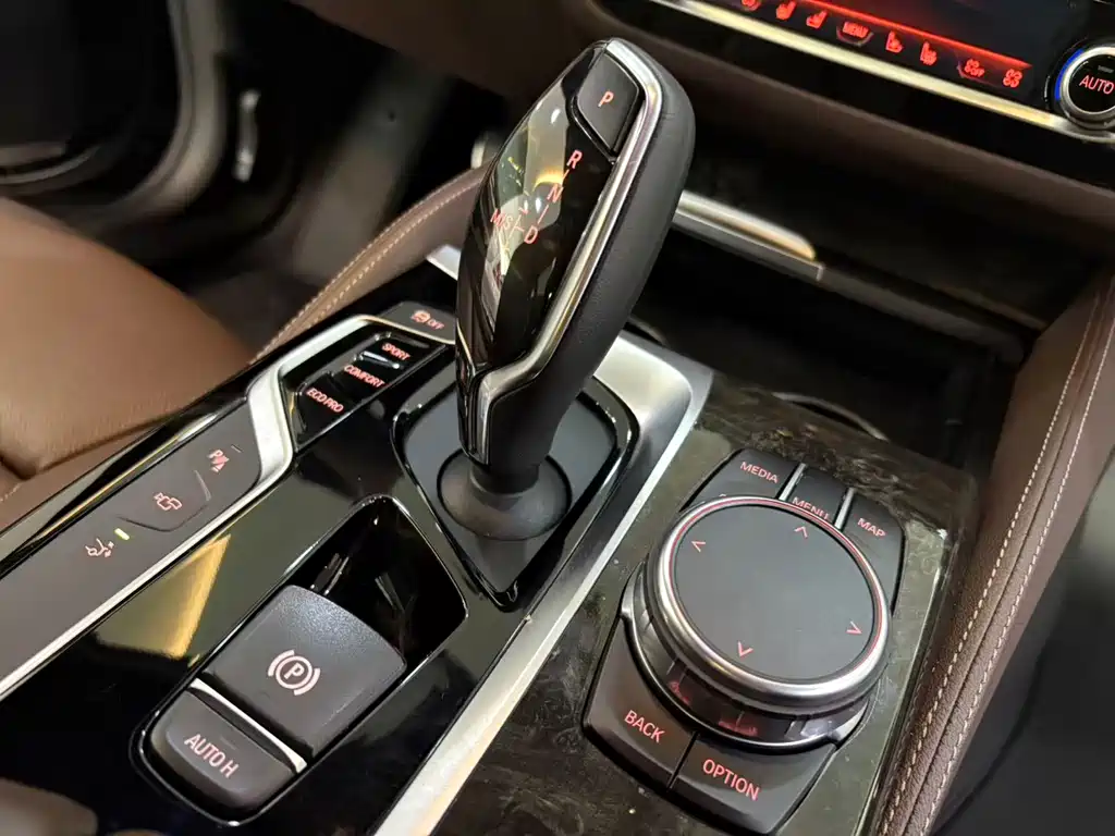 BMW 6 Series GT 2018 — фото 19