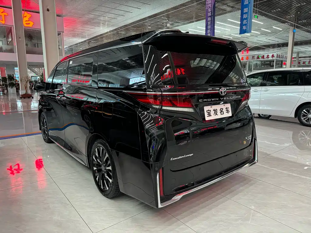 Toyota Wilfa 2024 — фото 13
