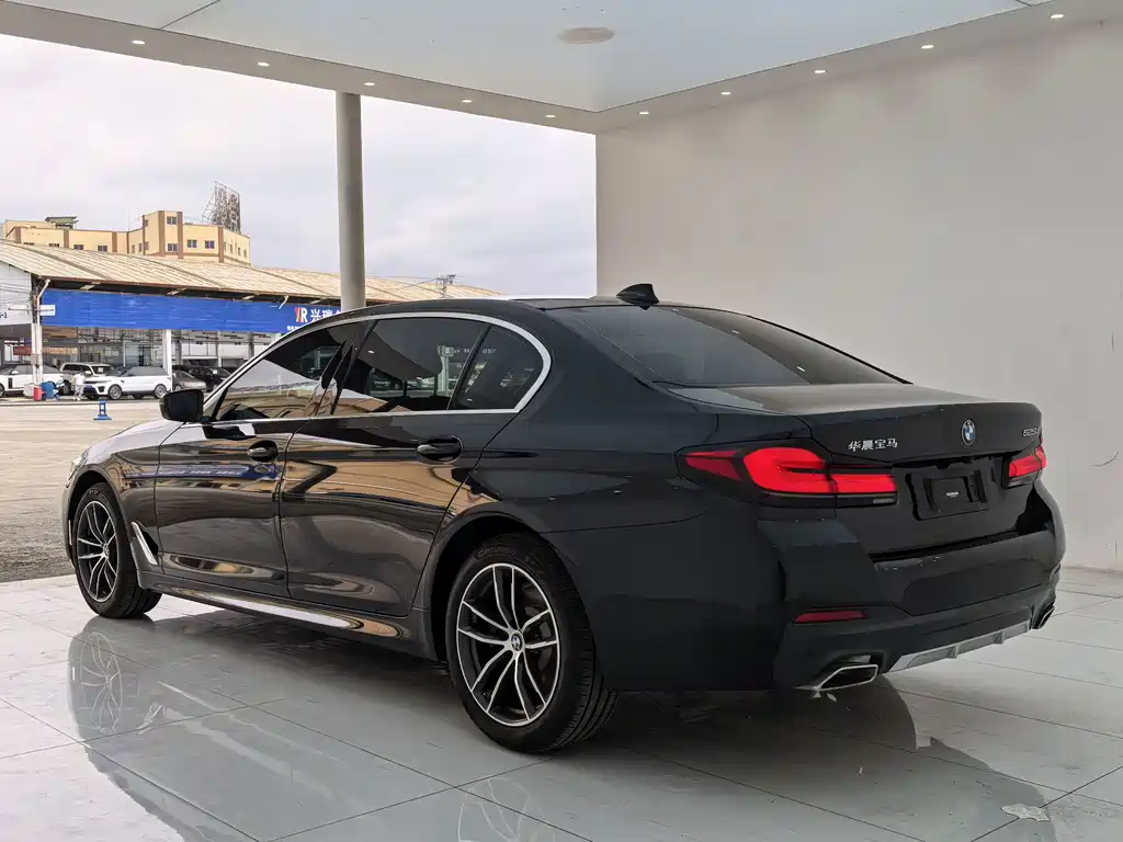 BMW 5 Series 2023 — фото 15