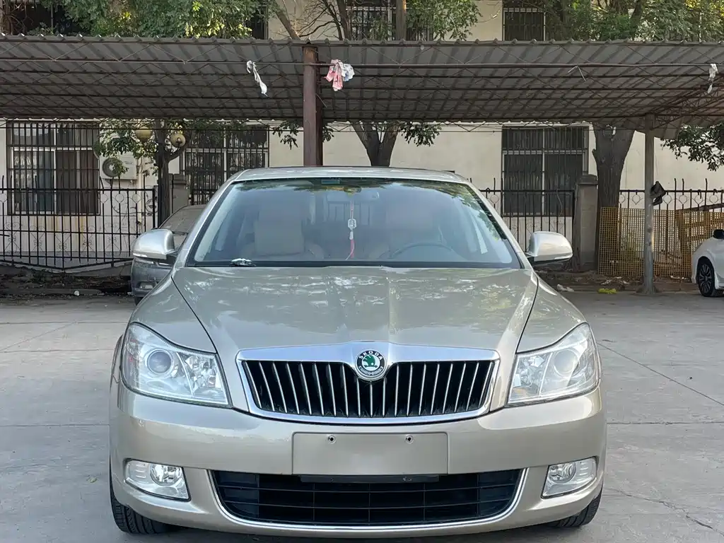 Skoda Octavia 2012 — фото 2