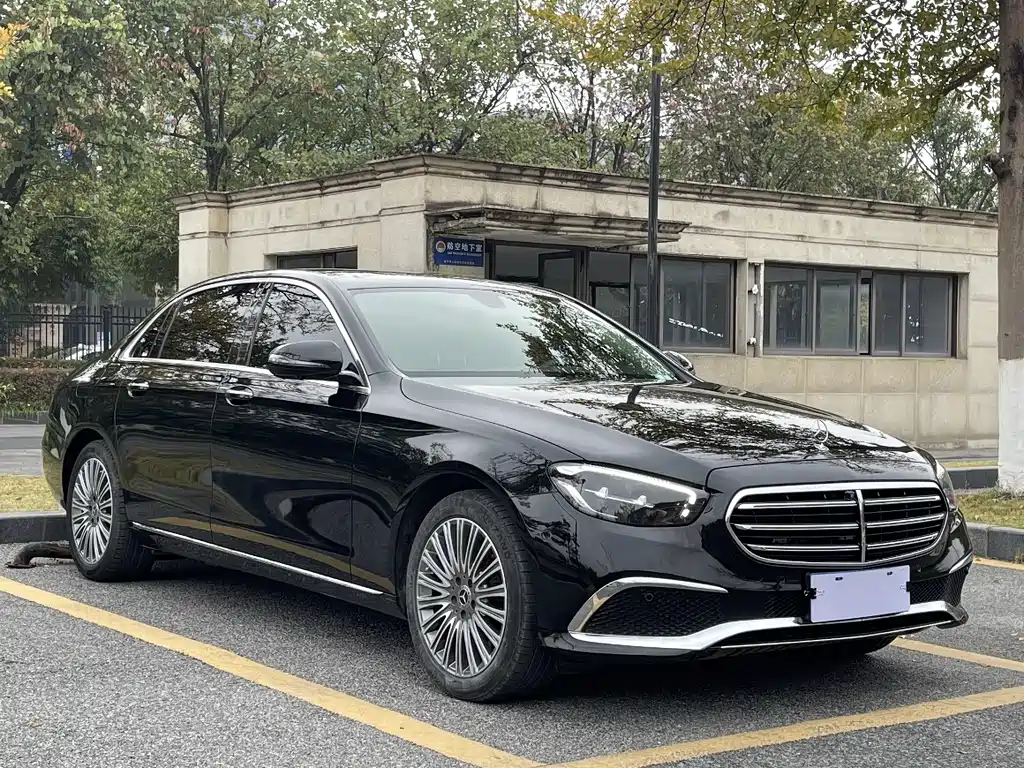 Mercedes-Benz E-Class 2023 — фото 14
