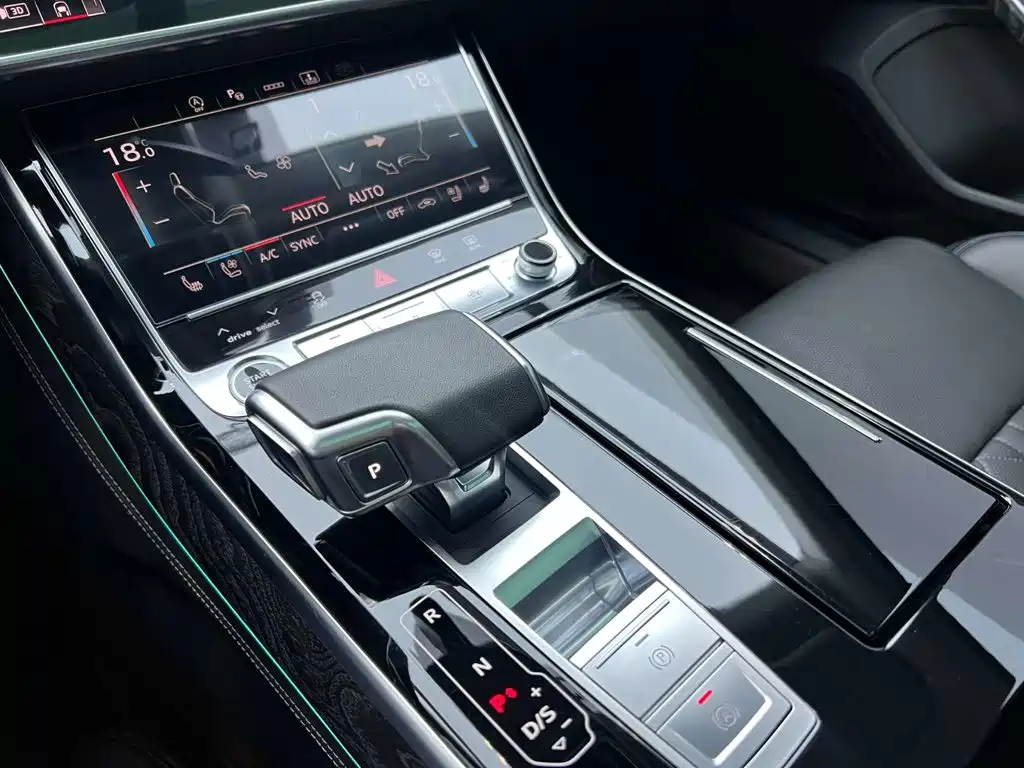 Audi A8 2022 — фото 9