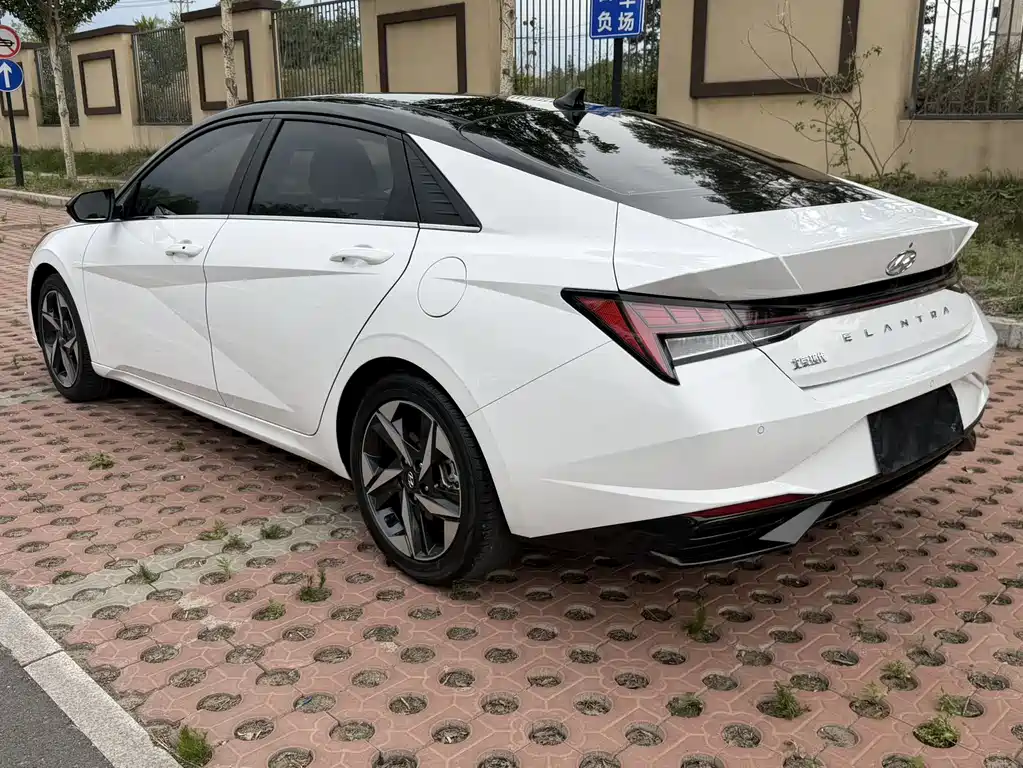 Hyundai Elantra 2022