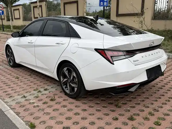 Hyundai Elantra 2022