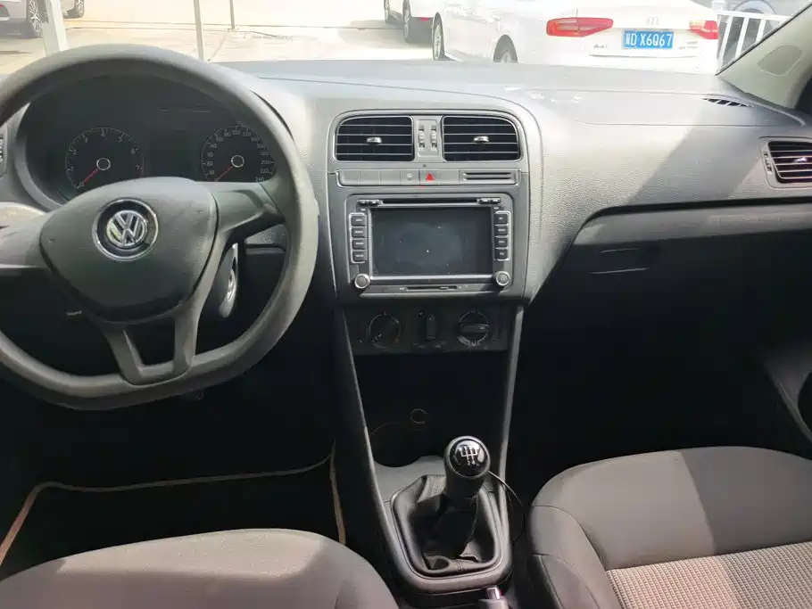 Volkswagen Polo 2015 — фото 12