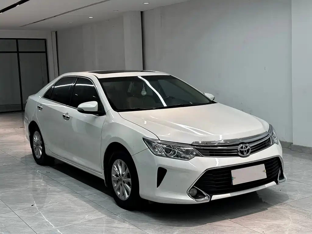 Toyota Camry 2017 — фото 3