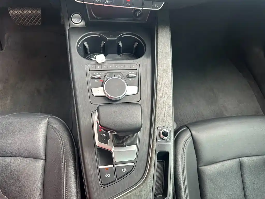 Audi A4L 2017 — фото 10