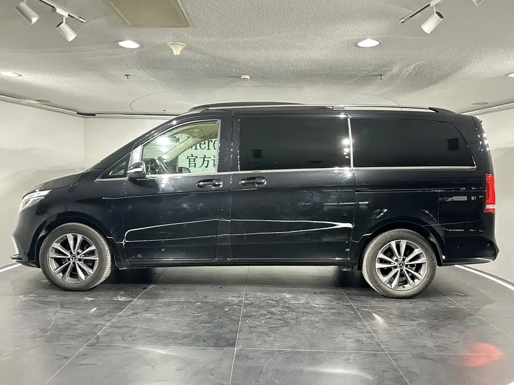 Mercedes-Benz V-Class 2021 — фото 11