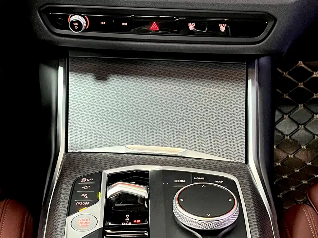 BMW 3 Series 2025 — фото 10