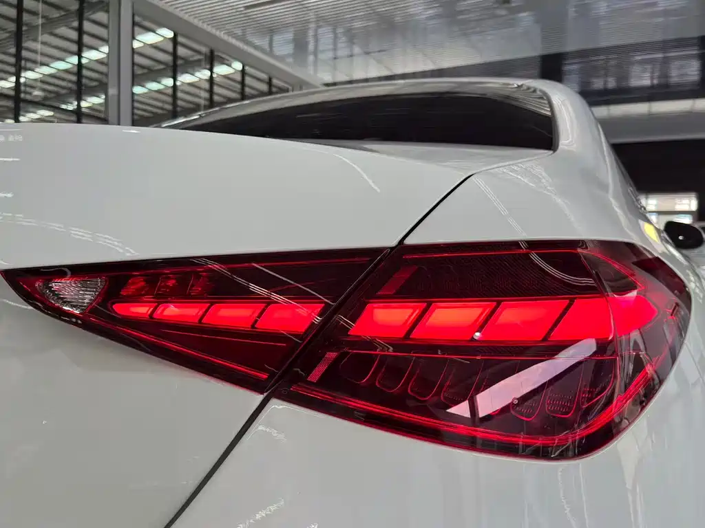 Mercedes-Benz C-Class 2024 — фото 11