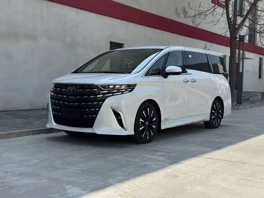 Toyota Alphard 2025 — фото 1