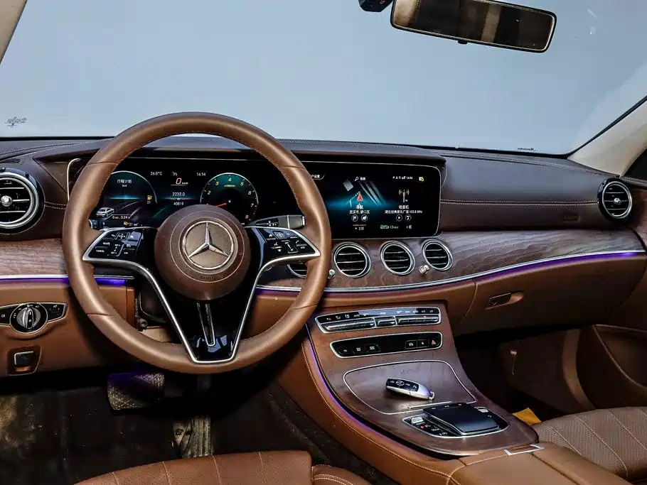 Mercedes-Benz E-Class 2022 — фото 19