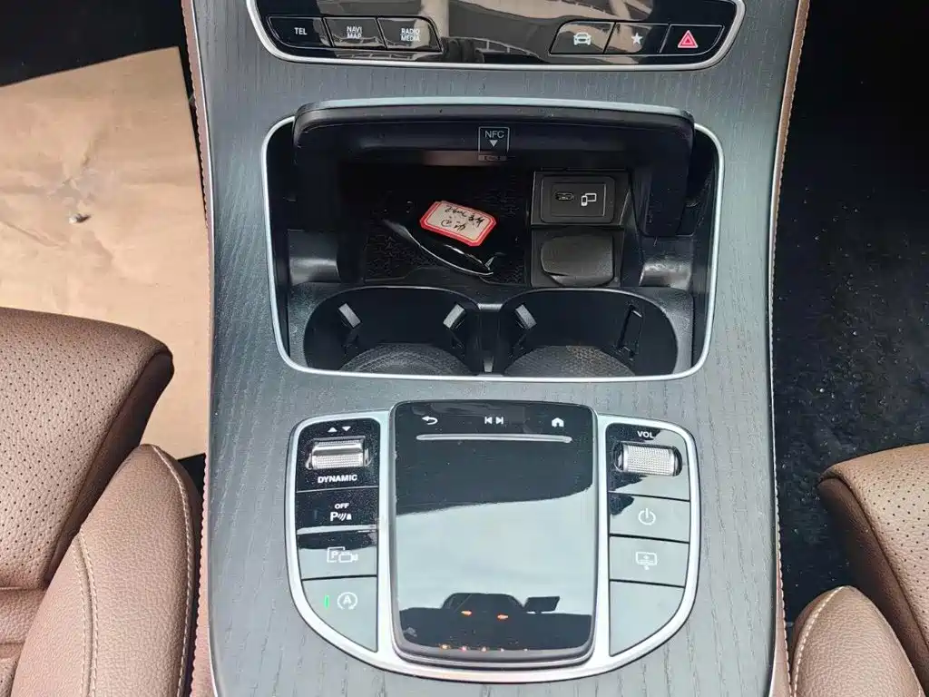 Mercedes-Benz E-Class 2022 — фото 12