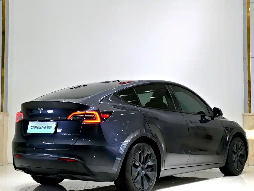 Tesla Model Y 2024 — фото 23