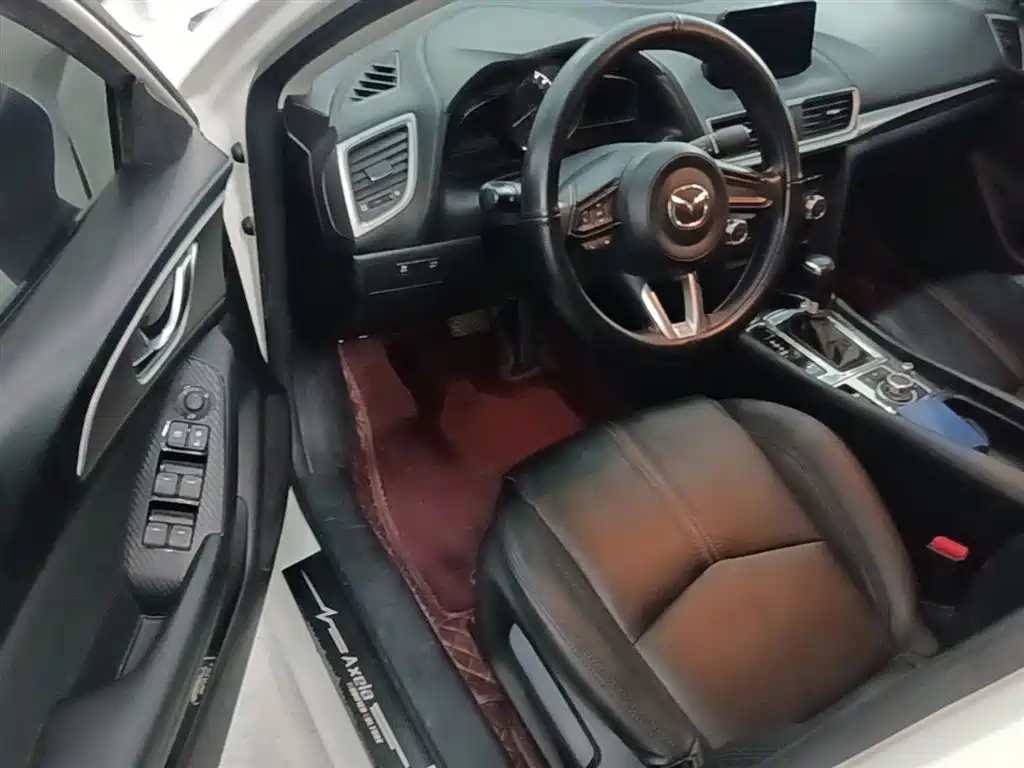 Mazda 3 Axela 2018 — фото 16