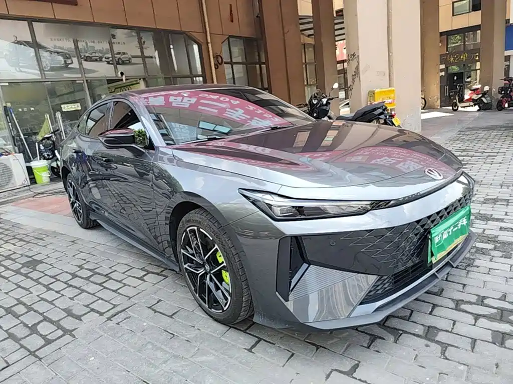 Changan UNI-V Smart Electric Idd 2025 — фото 4