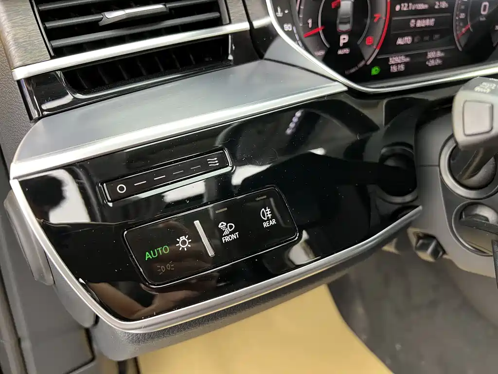 Audi A8 2023