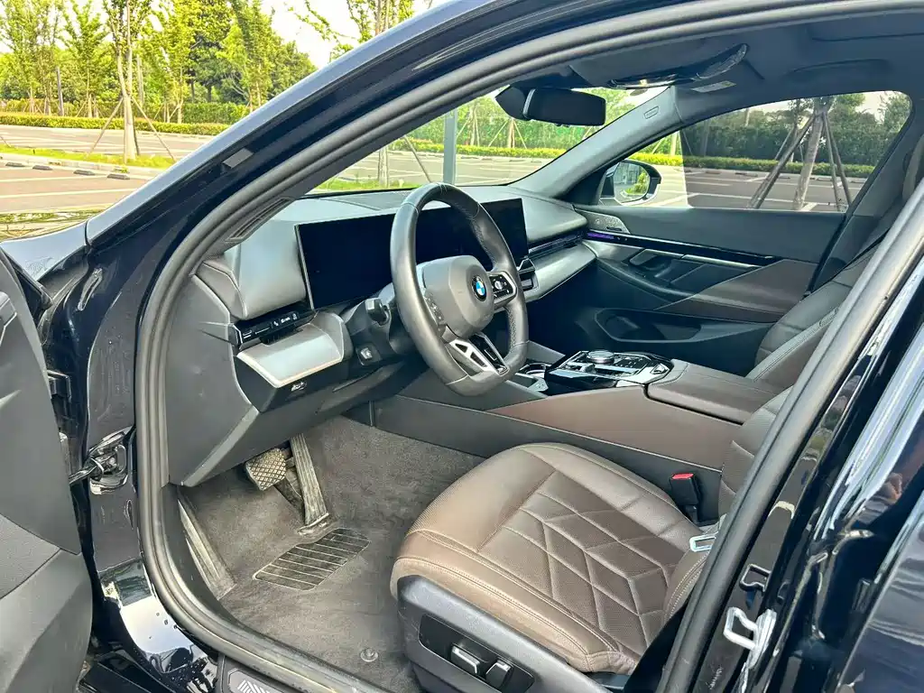 BMW 5 Series 2025