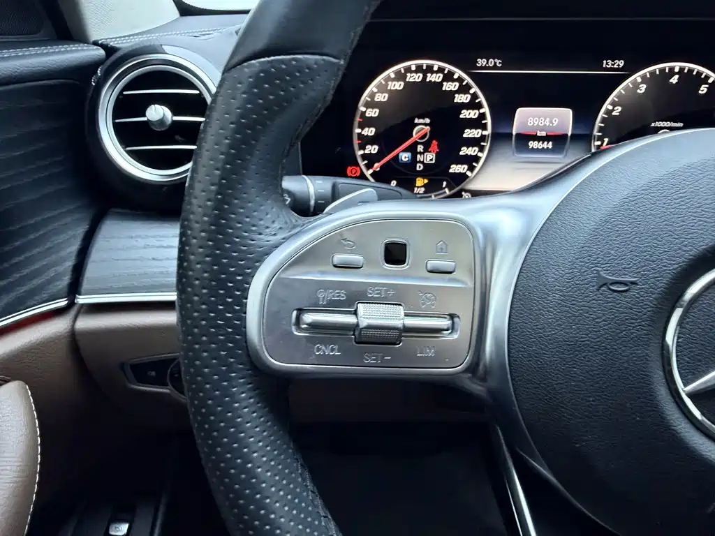 Mercedes-Benz E-Class 2020 — фото 26