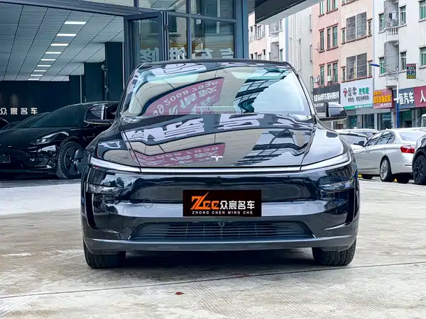 Tesla Model Y 2025
