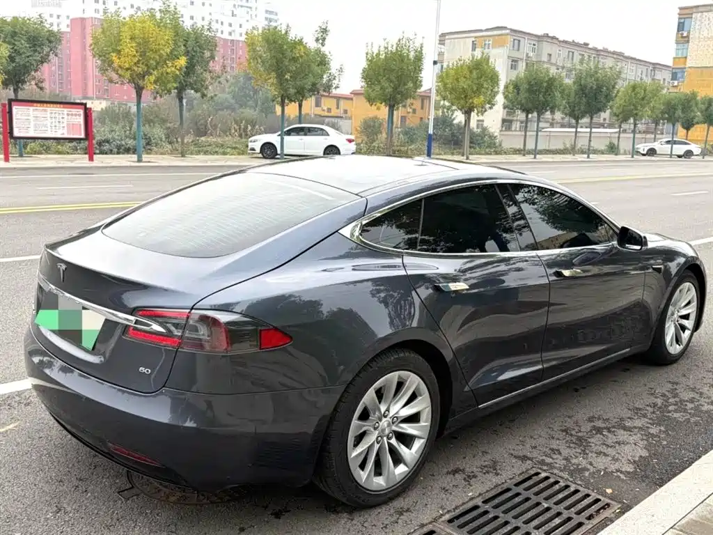 Tesla Model S 2017 — фото 6