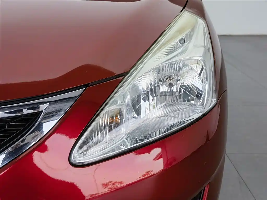 Nissan Tiida 2014