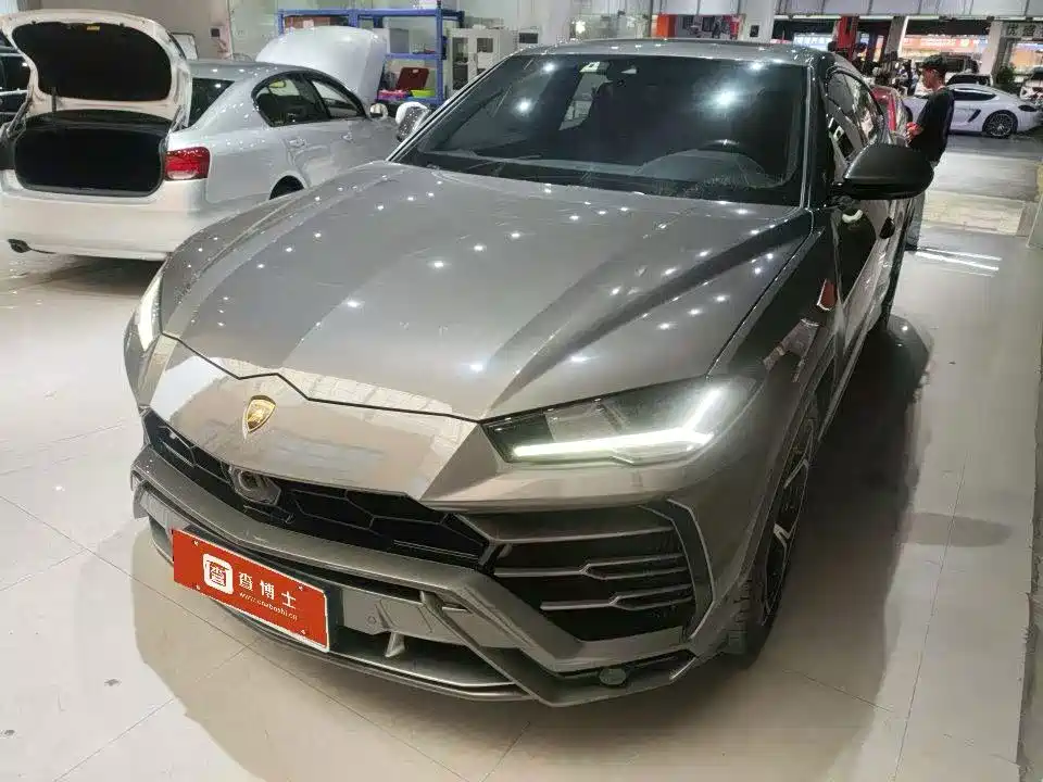 Lamborghini Urus 2021 — фото 1