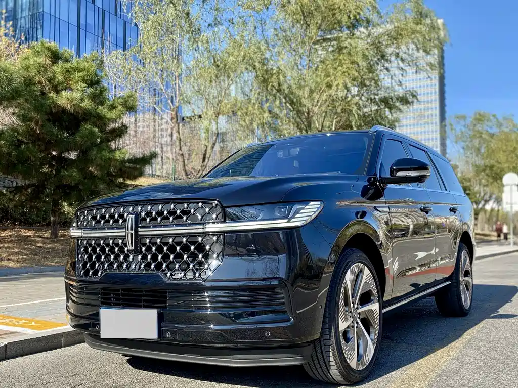 Lincoln Navigator 2025 — фото 1