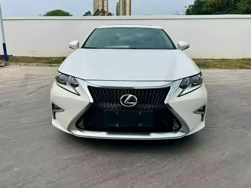 Lexus ES 2018