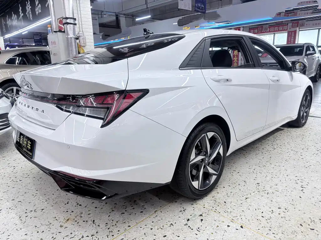 Hyundai Elantra 2022