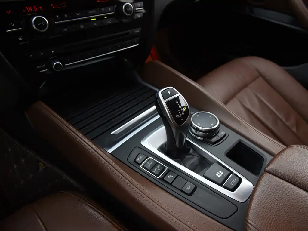 BMW X6 2015 — фото 9