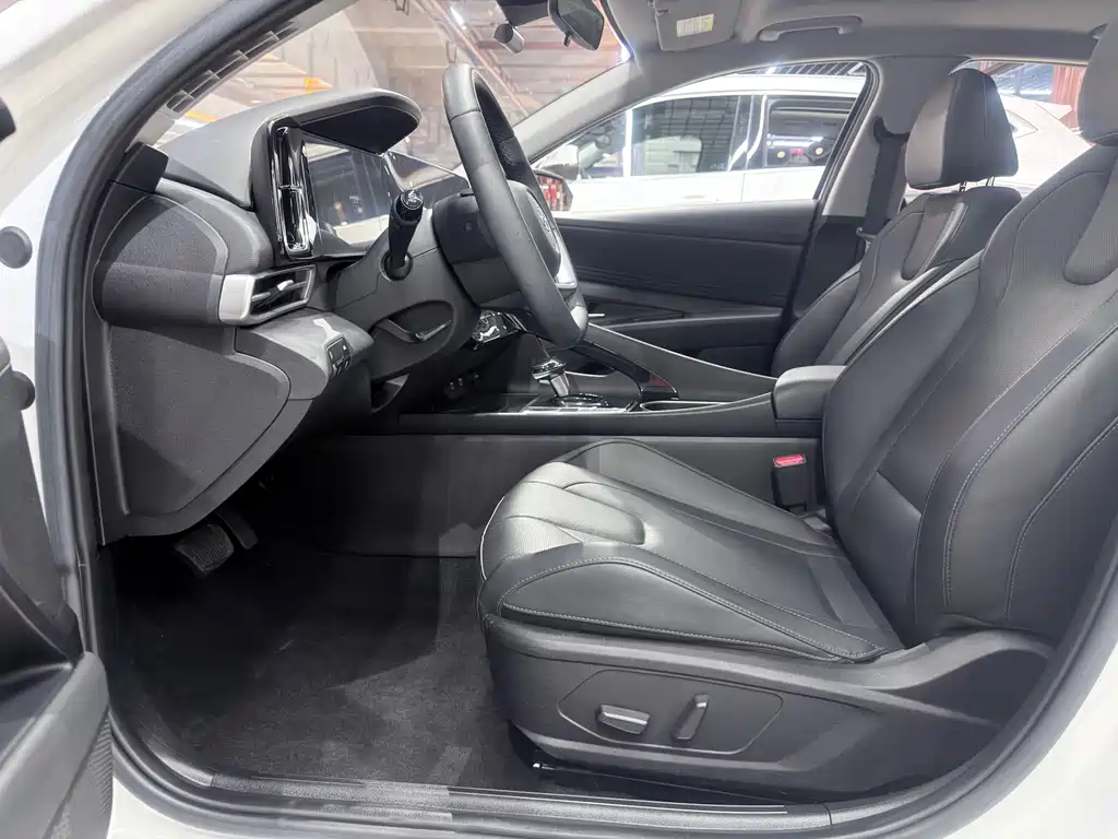 Hyundai Elantra 2022 — фото 10