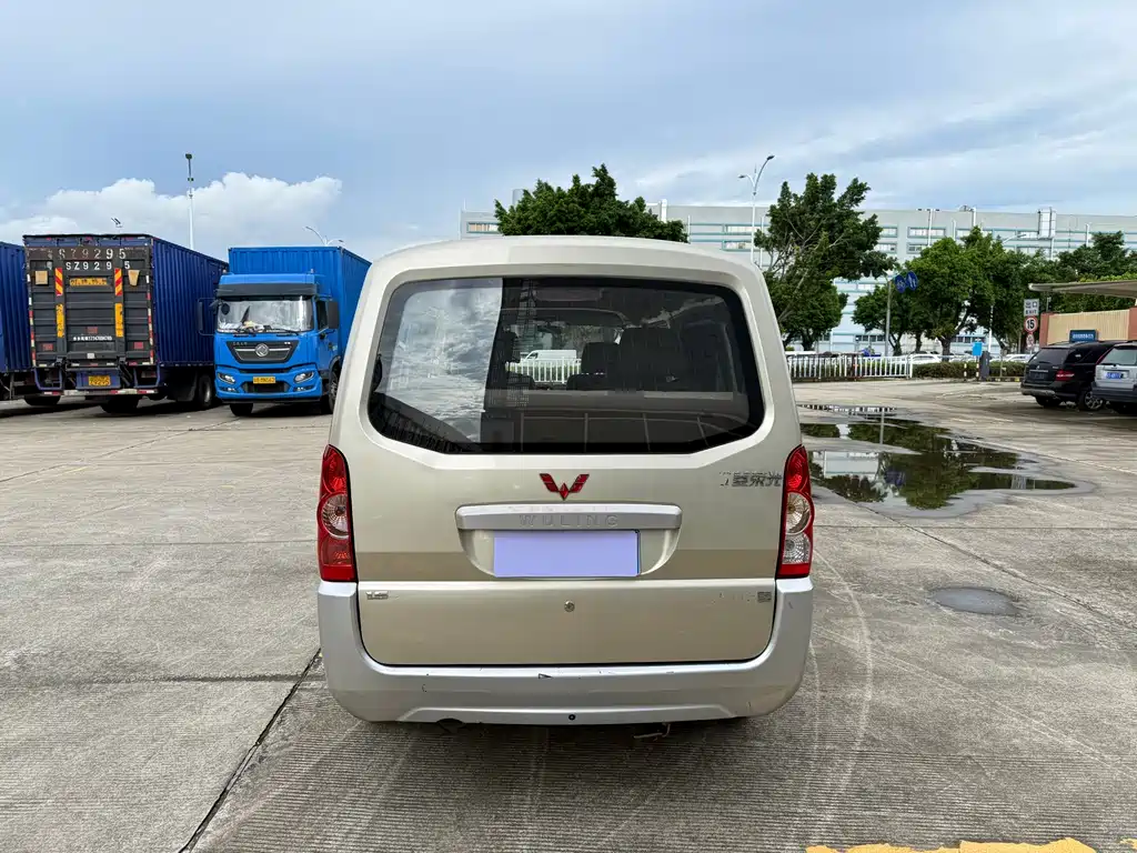 Wuling Rongguang 2014