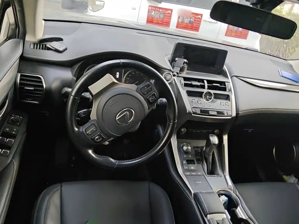 Lexus NX 2021
