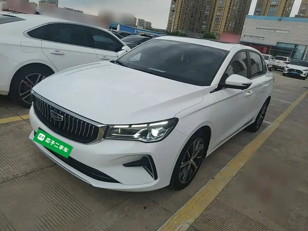 Geely Emgrand 2022