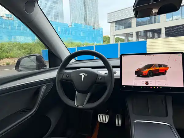 Tesla Model Y 2024