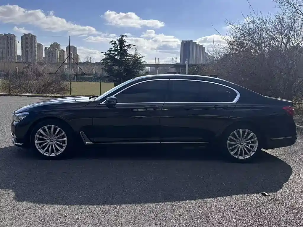 BMW 7 Series 2017 — фото 15