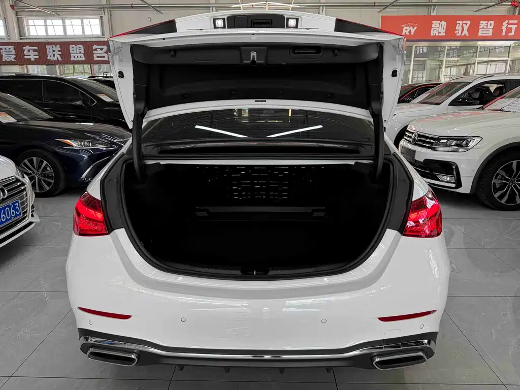 Mercedes-Benz C-Class 2023 — фото 18