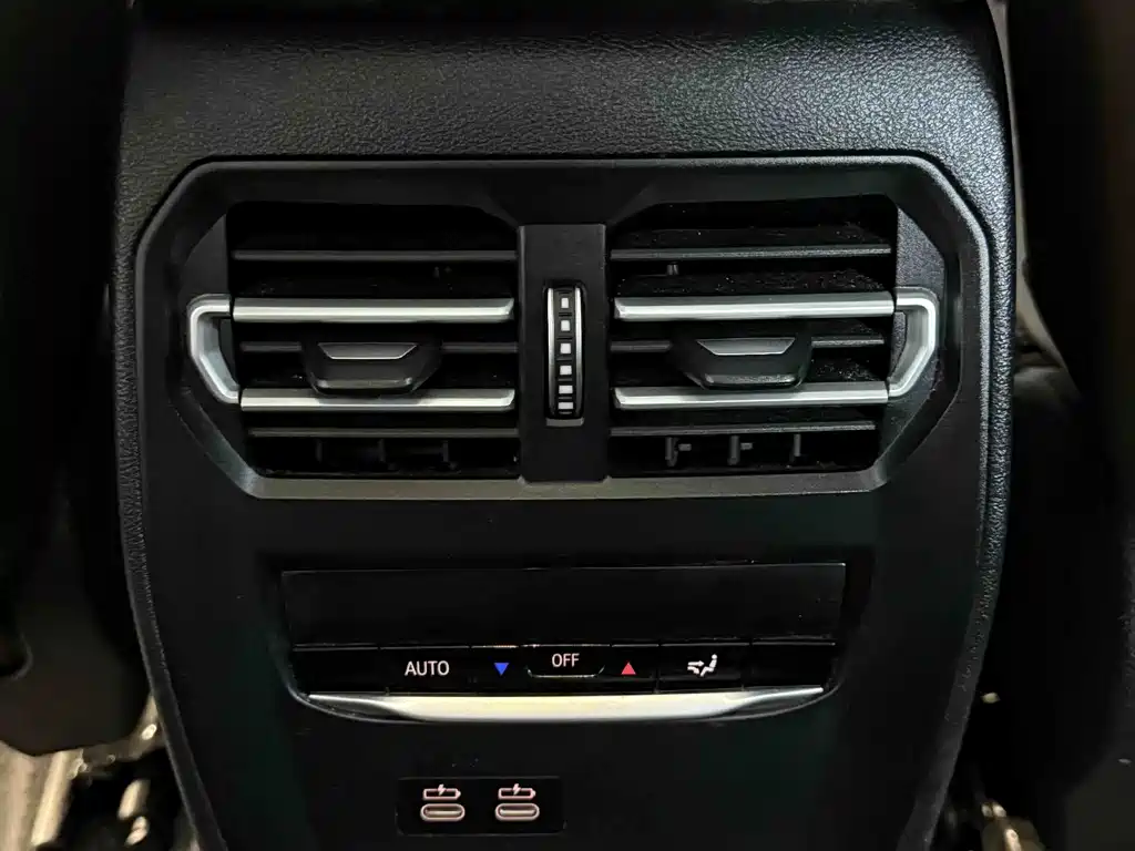 BMW 3 Series 2023 — фото 17