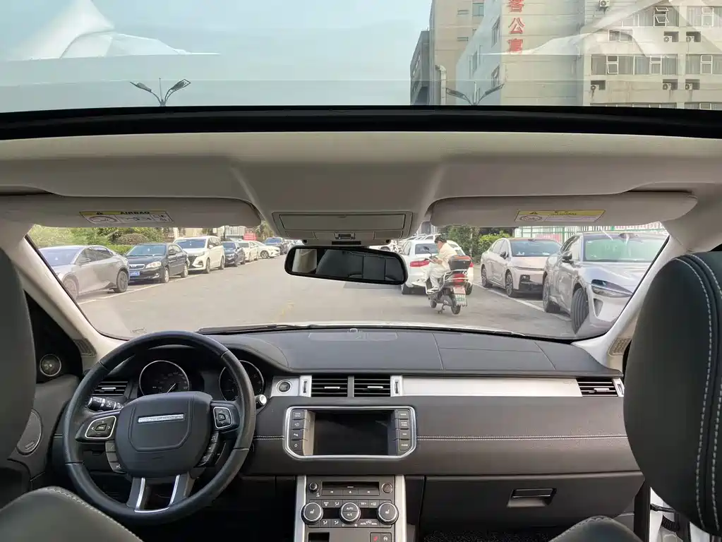 Land Rover Evoque 2015 — фото 12