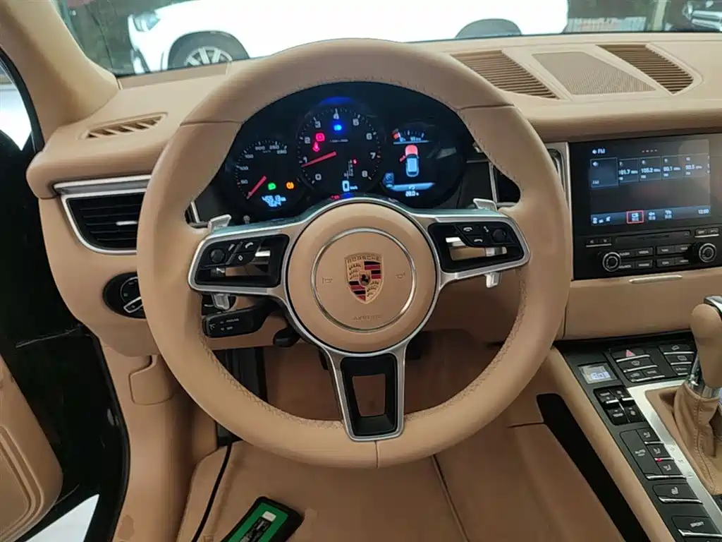 Porsche Macan 2016 — фото 11