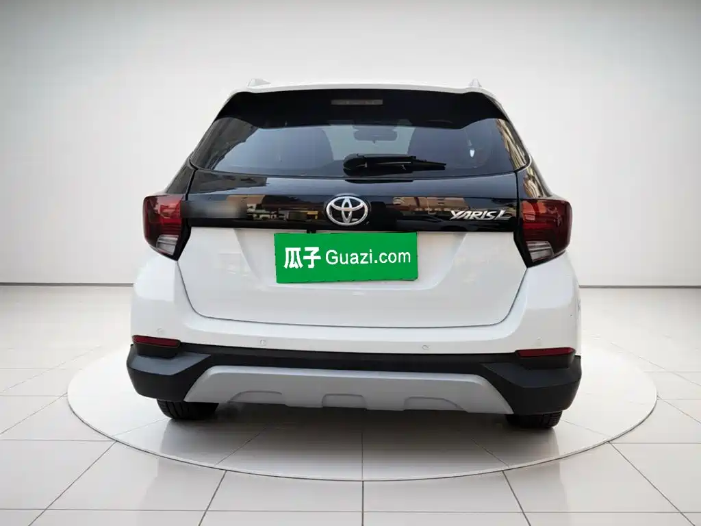 Toyota Yaris L 2023