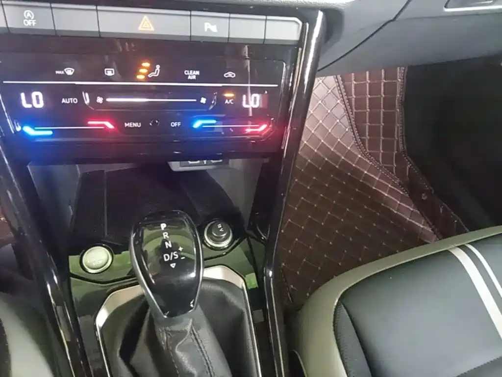 Volkswagen T-Roc 2023 — фото 14