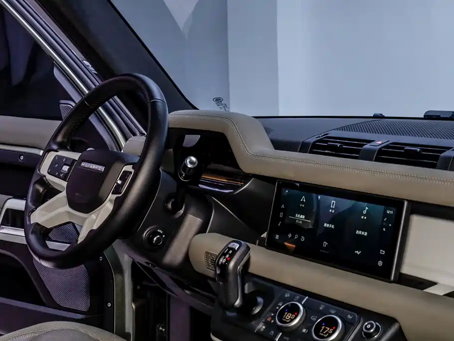 Land Rover Defender 2021 — фото 32