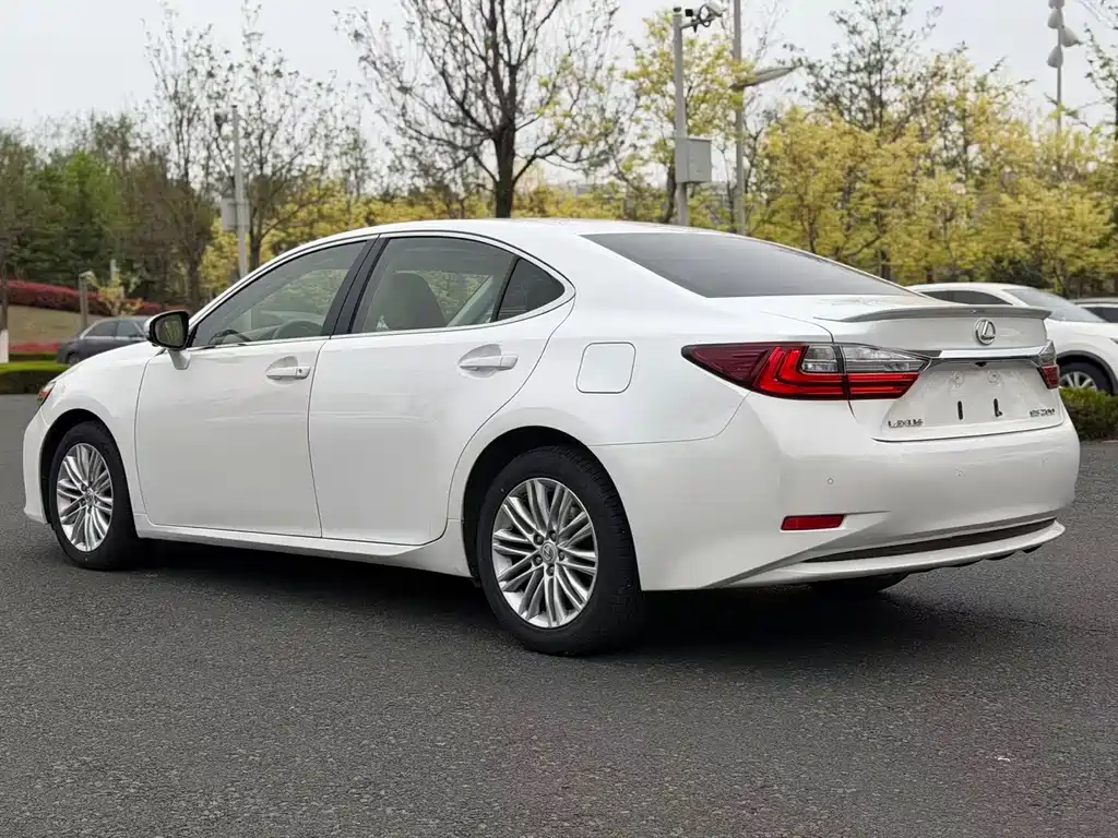 Lexus ES 2017 — фото 3
