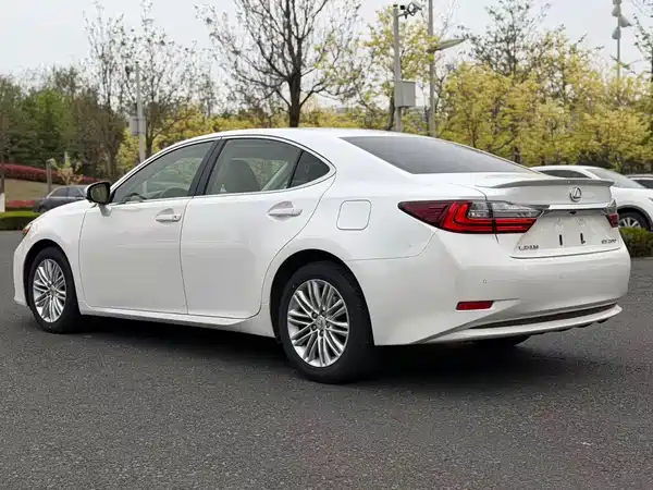 Lexus ES 2015
