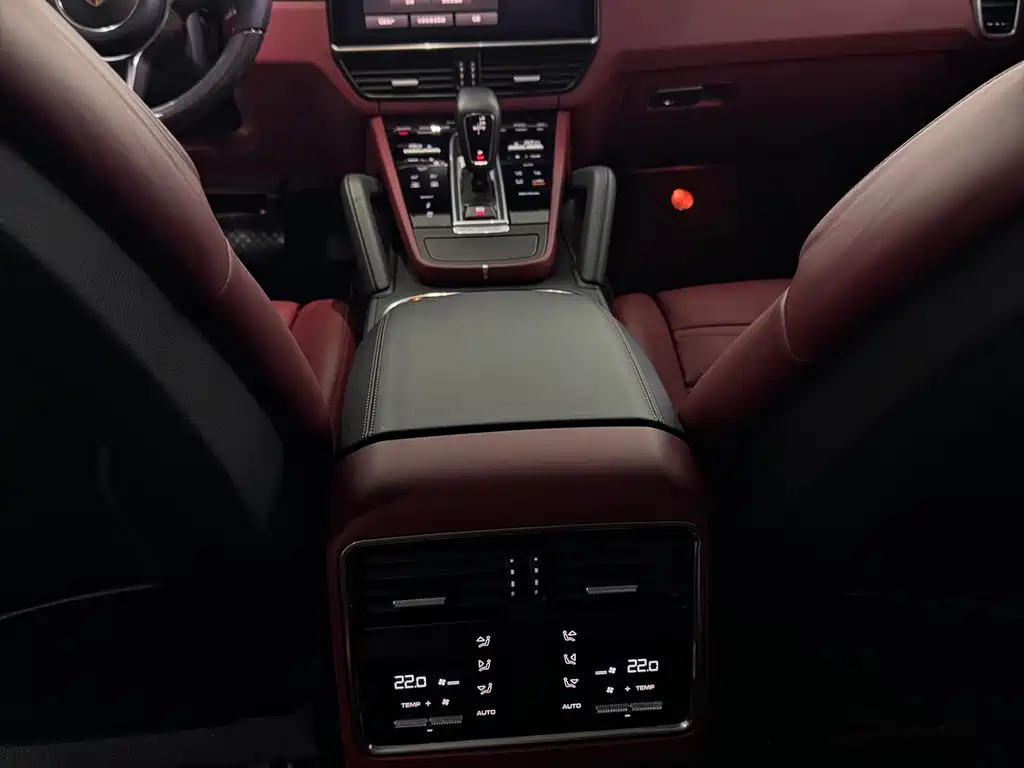 Porsche Cayenne 2023 — фото 17